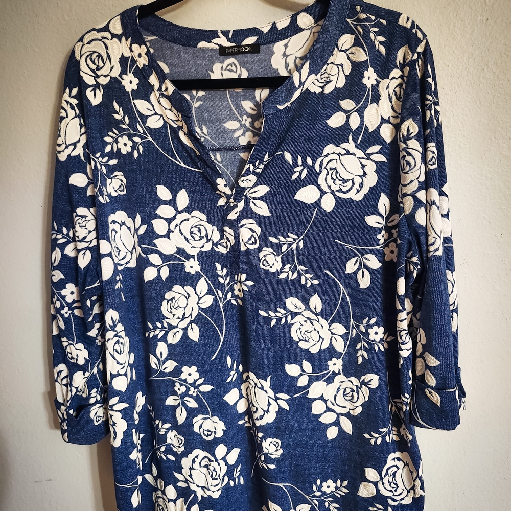 Papermoon Floral Blouse XL Blue White Roll Tab Sleeve Casual Lightweight Top - Picture 3 of 6